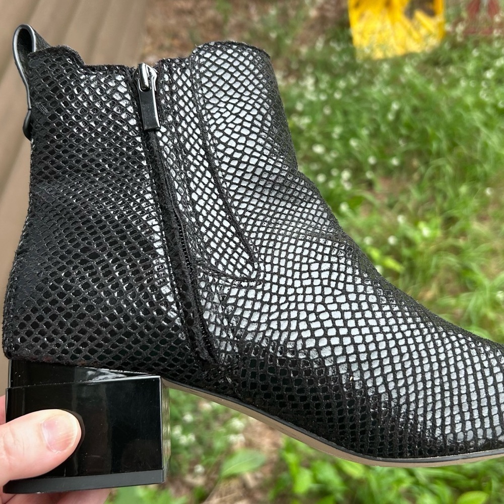 Franco Sarto Waxton Black Snake Print Ankle Boots Size 8.5 - Picture 3 of 12